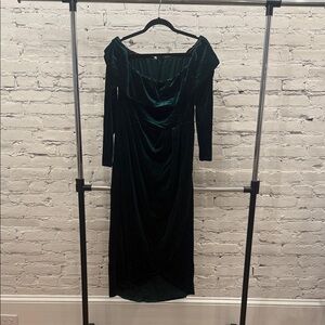 Elegant Green Velvet Off-Shoulder Dress